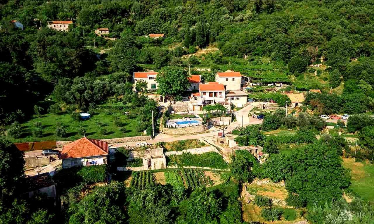 Vila Nikola Bratešići Exteriör bild